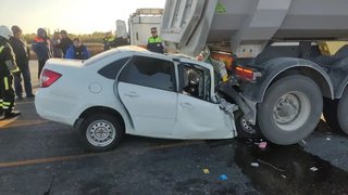 В нырнувшей под грузовик Ладе погиб мужчина