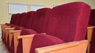 Больница в Саратове закупает театральных кресел на 1,5 млн рублей