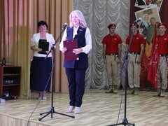 В Энгельсский дом-интернат на вечное хранение передали копию Знамени Победы