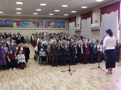 В Энгельсский дом-интернат на вечное хранение передали копию Знамени Победы