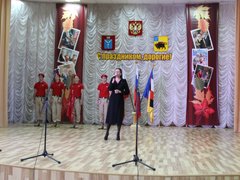 В Энгельсский дом-интернат на вечное хранение передали копию Знамени Победы