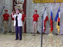В Энгельсский дом-интернат на вечное хранение передали копию Знамени Победы