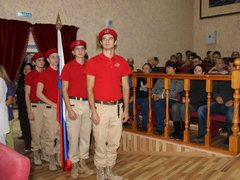 В Энгельсский дом-интернат на вечное хранение передали копию Знамени Победы