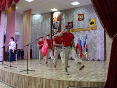 В Энгельсский дом-интернат на вечное хранение передали копию Знамени Победы