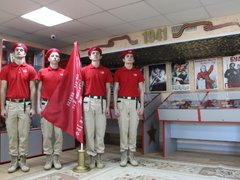 В Энгельсский дом-интернат на вечное хранение передали копию Знамени Победы