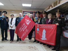 В Энгельсский дом-интернат на вечное хранение передали копию Знамени Победы