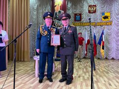 В Энгельсский дом-интернат на вечное хранение передали копию Знамени Победы