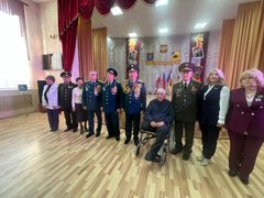 В Энгельсский дом-интернат на вечное хранение передали копию Знамени Победы