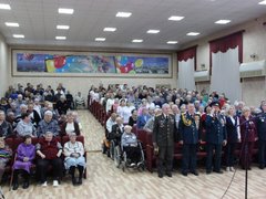В Энгельсский дом-интернат на вечное хранение передали копию Знамени Победы