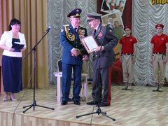 В Энгельсский дом-интернат на вечное хранение передали копию Знамени Победы