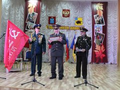 В Энгельсский дом-интернат на вечное хранение передали копию Знамени Победы