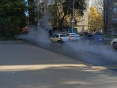 В центре Саратова дорогу затопило кипятком