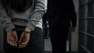 Женщину приговорили к 2 годам колонии за кражу денег у свекрови