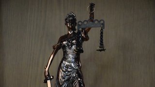 Женщина предстанет перед судом за жестокое обращение с дочерью-диабетиком и кражу велосипеда