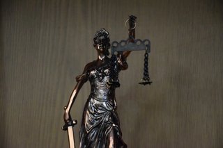 Женщина предстанет перед судом за жестокое обращение с дочерью-диабетиком и кражу велосипеда