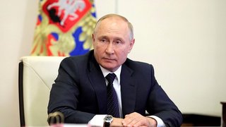 Президент Владимир Путин наградил шесть жителей Саратовской области