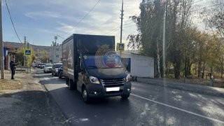 В Саратове грузовая Газель сбила девочку
