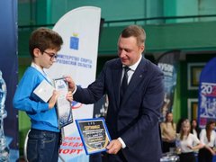 Гроссмейстера Карякина впечатлил масштаб детского шахматного турнира в Саратовской области