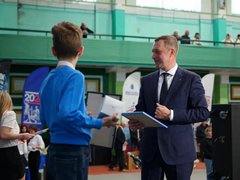 Гроссмейстера Карякина впечатлил масштаб детского шахматного турнира в Саратовской области
