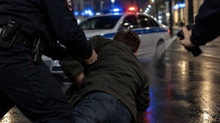 Саратовец сравнил полицейского с половыми органами и парнокопытными животными и стал уголовником