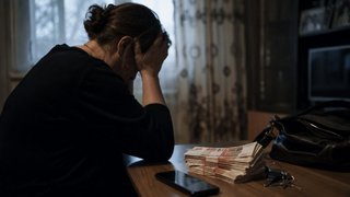Женщина обманула пенсионера с продажей квартиры и обогатилась на 700 тысяч