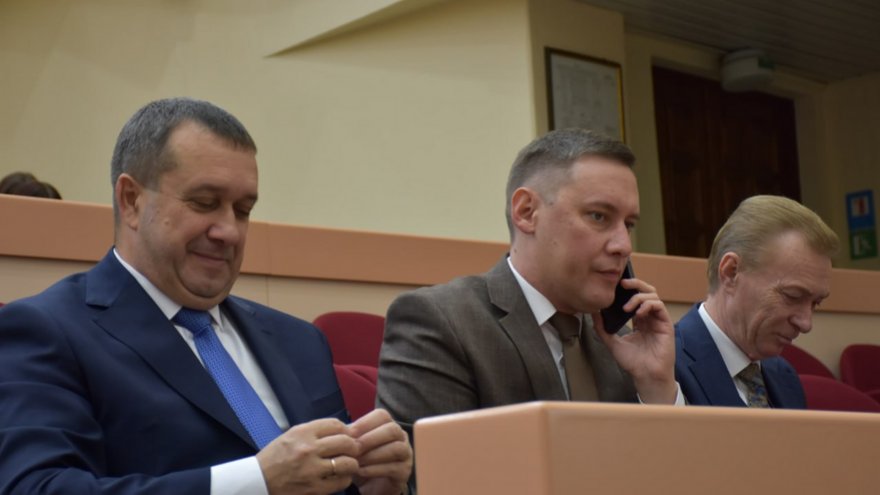 Ремонт дорог, переселение из аварийных домов, поддержка СВО: утверждены поправки в бюджет Саратовской области