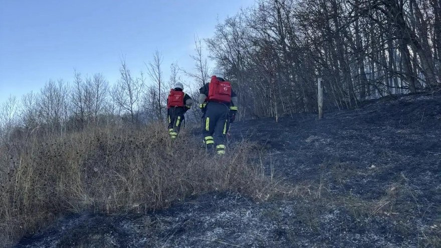 За тушением пожара у саратовского села Лох следят с помощью спутников