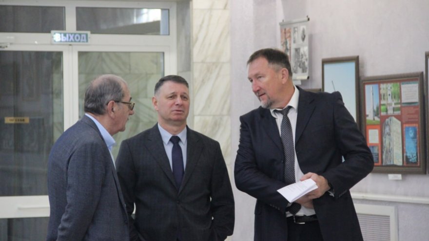 В Саратове выделены миллионы на уличное освещение, электротранспорт и зарплату бюджетникам