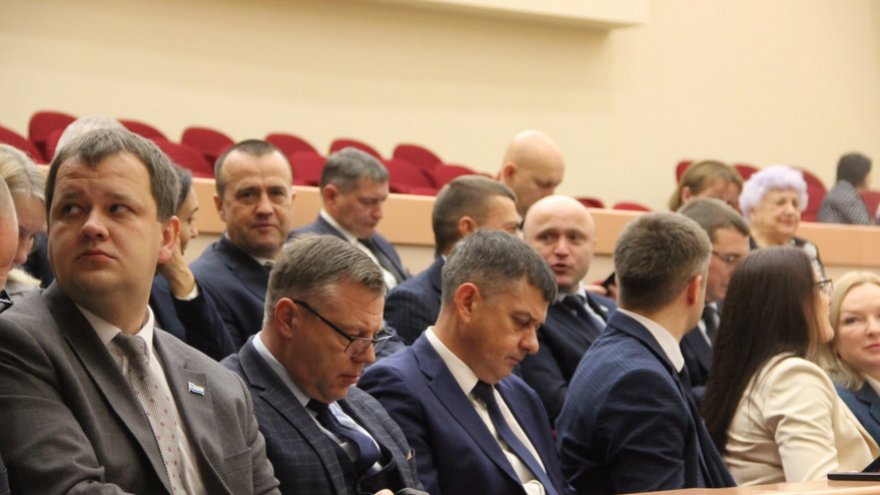 В Саратове выделены миллионы на уличное освещение, электротранспорт и зарплату бюджетникам