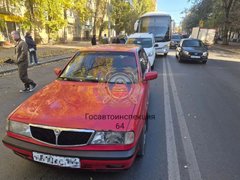 В Саратове в столкновении трех машин пострадал водитель