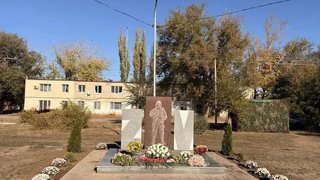 В Энгельсском районе открыли сквер в память о героях-земляках