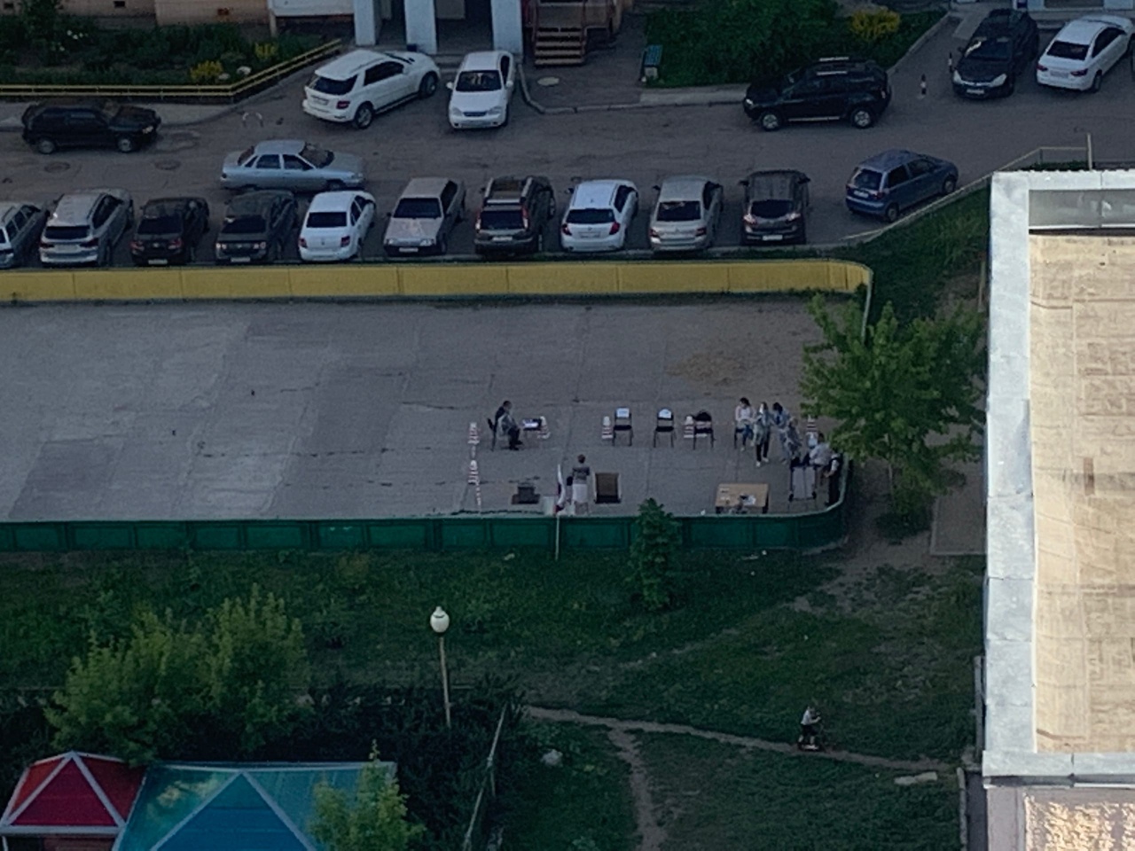 Голосование в спортивной коробке