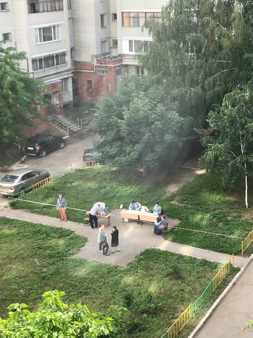 Голосование во дворе