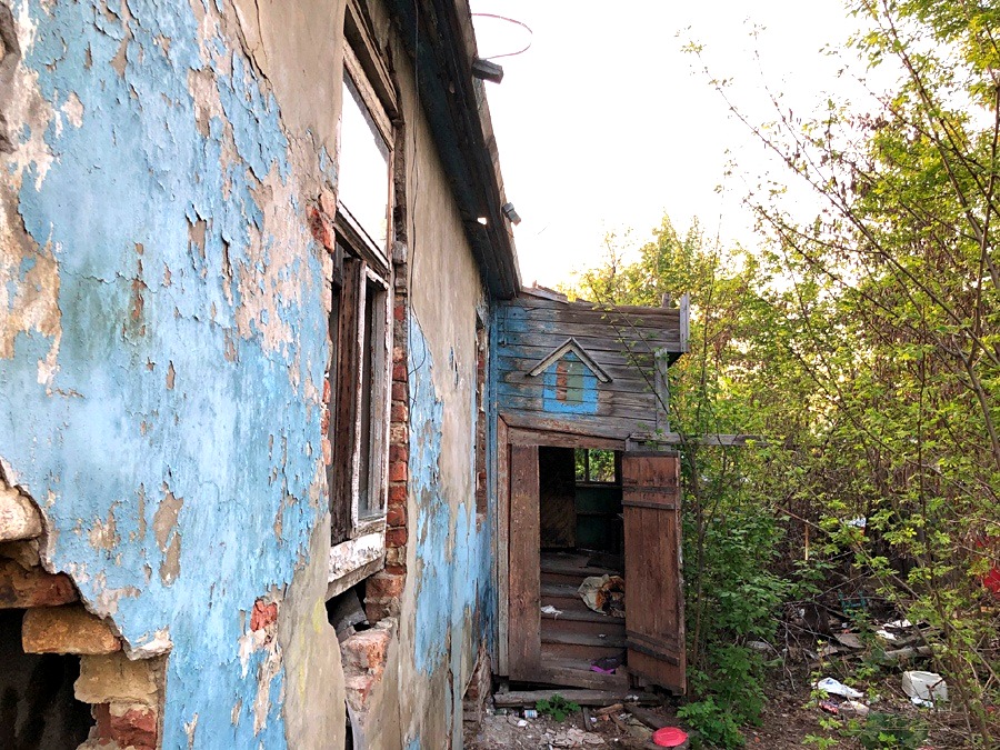 Вход в молельный дом